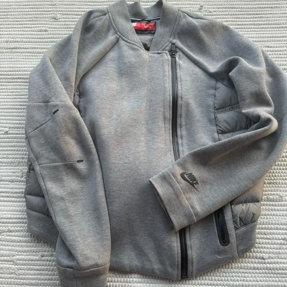 Nike Women's Aeroloft Tech Fleece Moto Gray Large